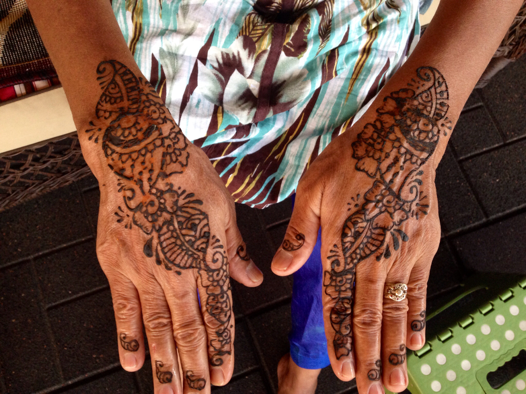 henna hands paisley